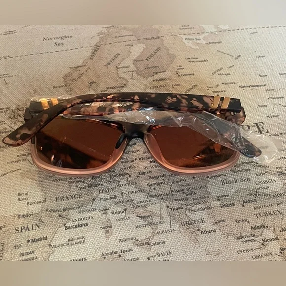 NWOB Blenders Eyewear Lion Heart Tortoise to Champagne Polarized Sunglasses - Picture 4 of 10